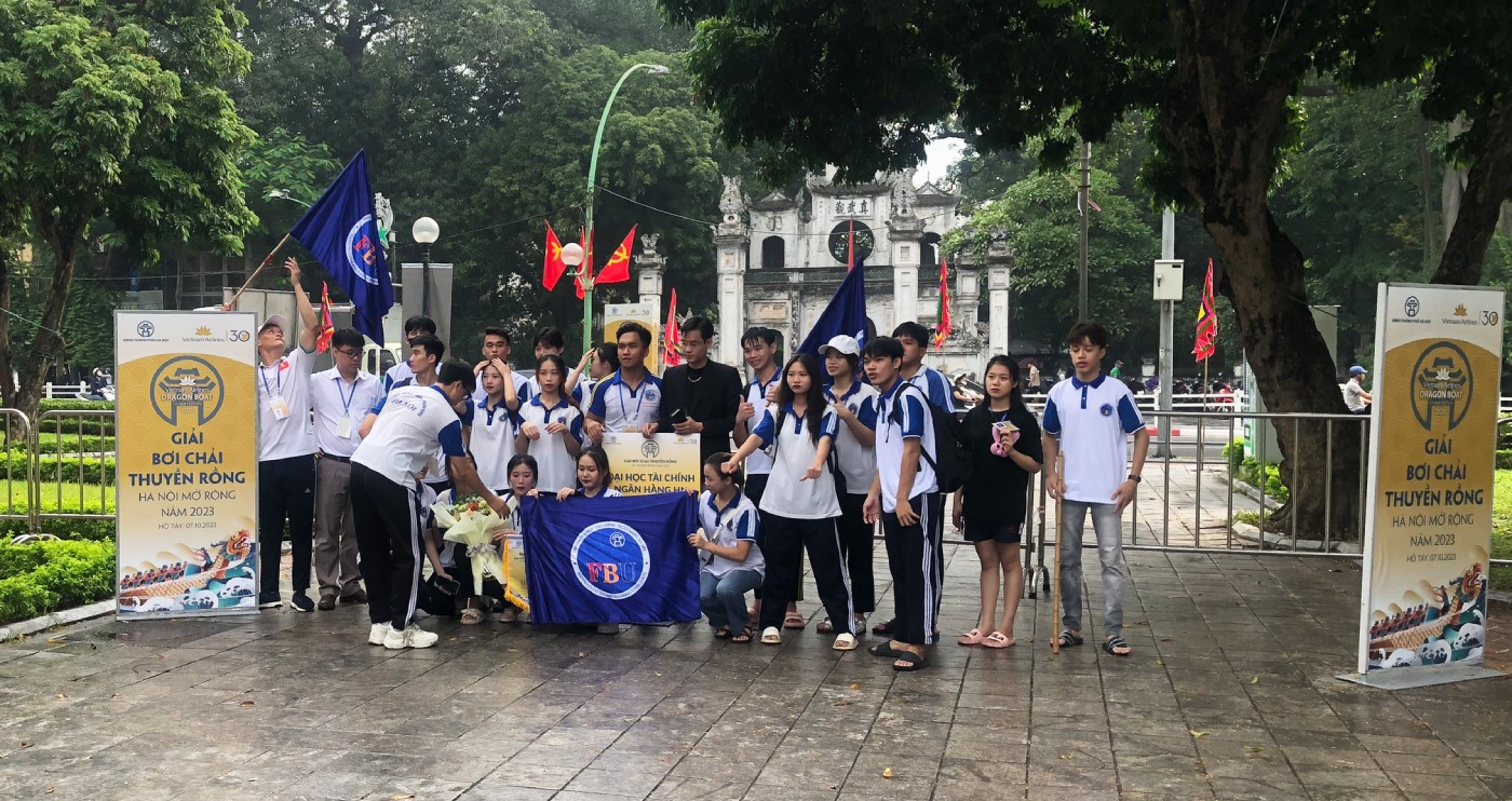 Đội chơi sinh viên Giải bơi chải thuyền rồng 2023 Hà Nội mở rộng